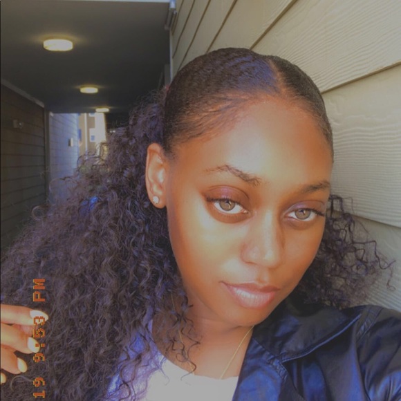 Meet your Posher, Kendall - Picture 1 of 1